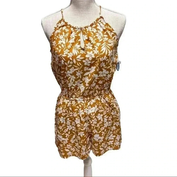 WOMENS’S OLD NAVY KEYHOLE ROMPER WITH POCKETS•SIZE XS•YELLOW&WHITE• - Picture 1 of 5